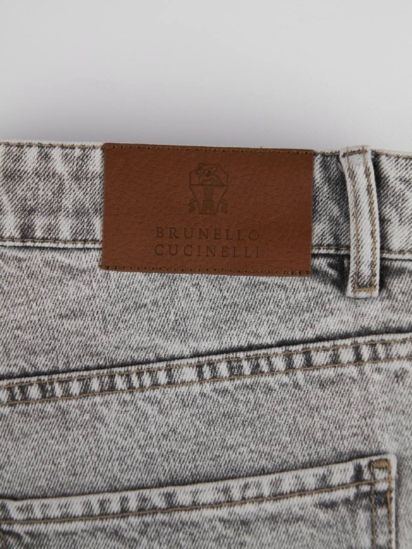 Мужские джинсы Brunello Cucinelli серые Traditional Fit хлопок — фирменный патч