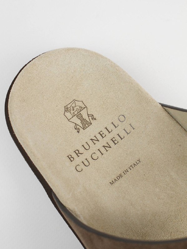 Мужские шлёпанцы Brunello Cucinelli Urban коричневые из замши (широкая подошва) — фирменная стелька Brunello Cucinelli