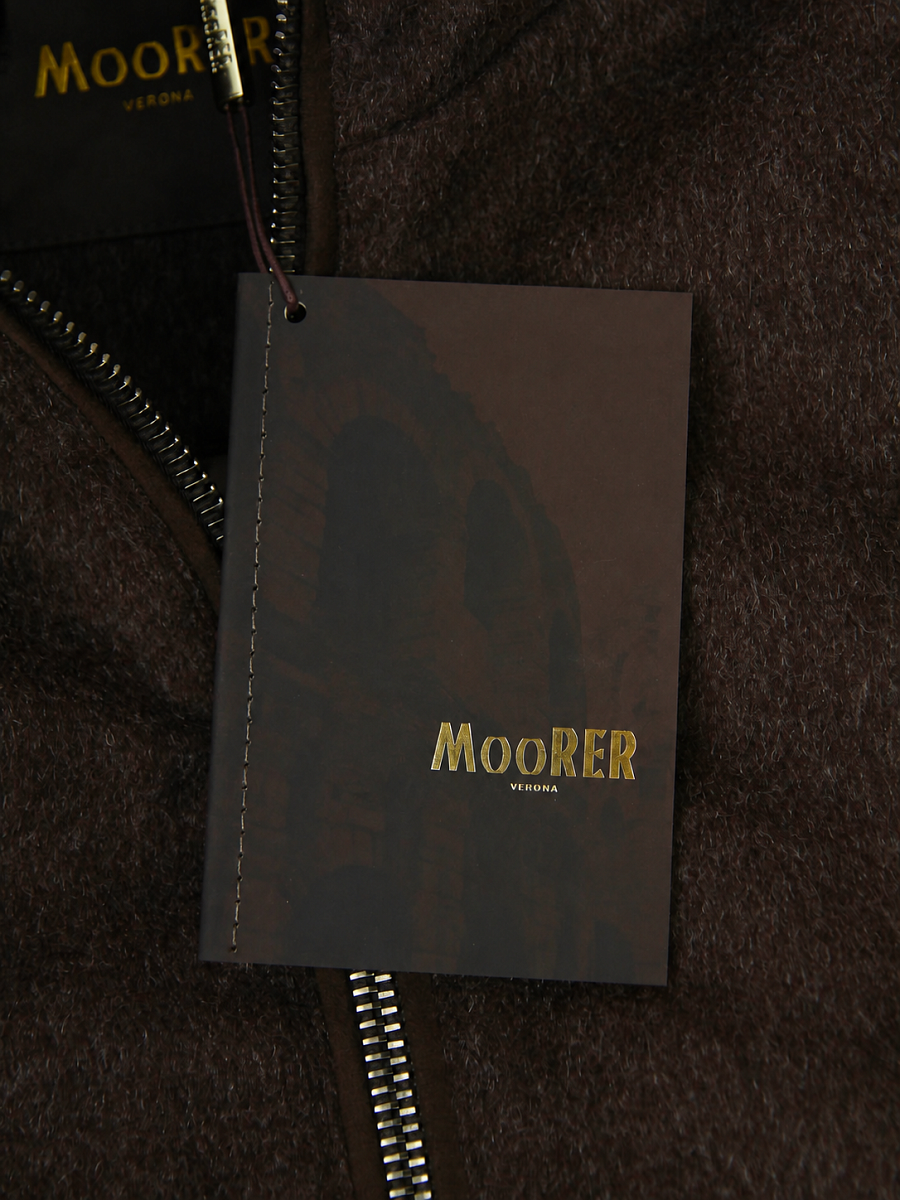 Мужской бомбер MooRer BELLATI LE темно-коричневый, пух — фирменная навесная бирка MooRER