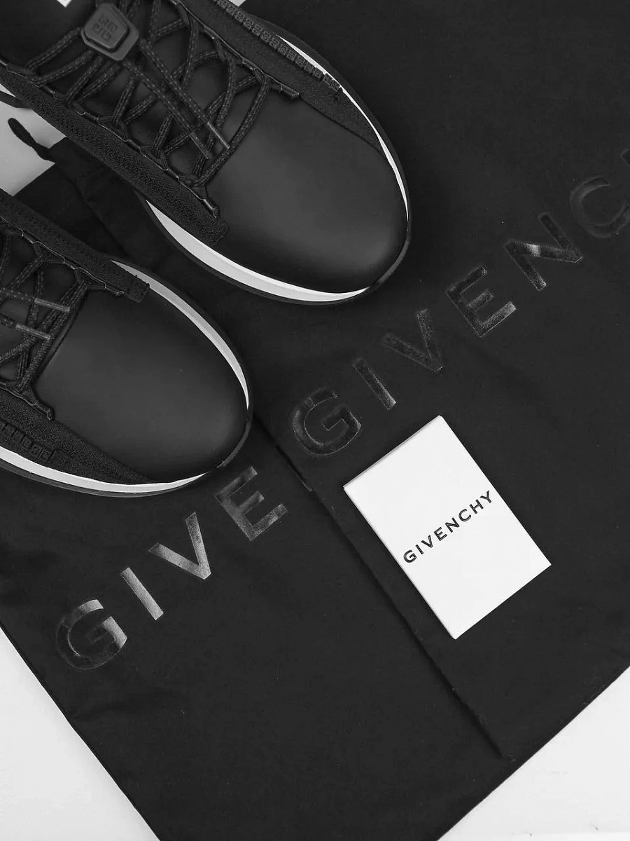 Мужские кроссовки Givenchy Spectre черные — фирменный пыльник Givenchy