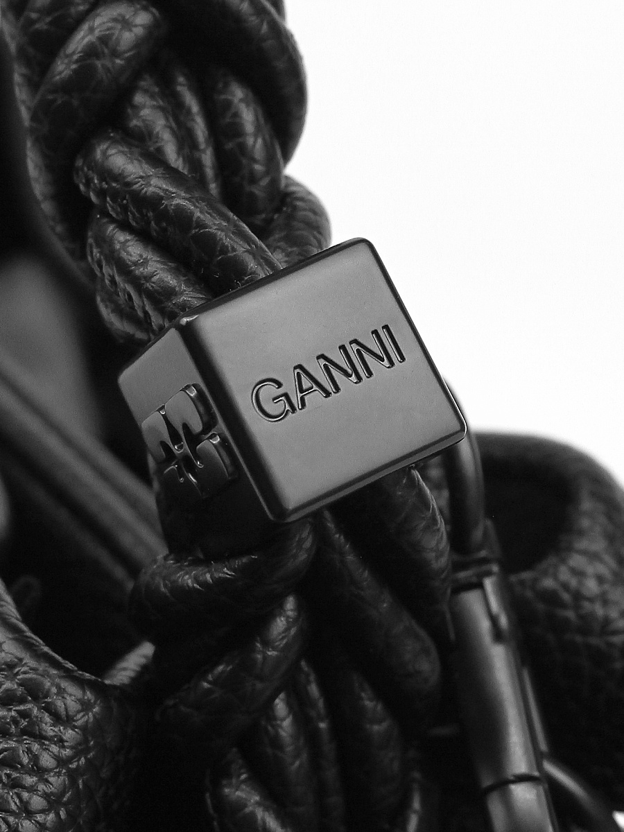 Женская сумка Ganni Bou Bag черная — фирменная фурнитура GANNI