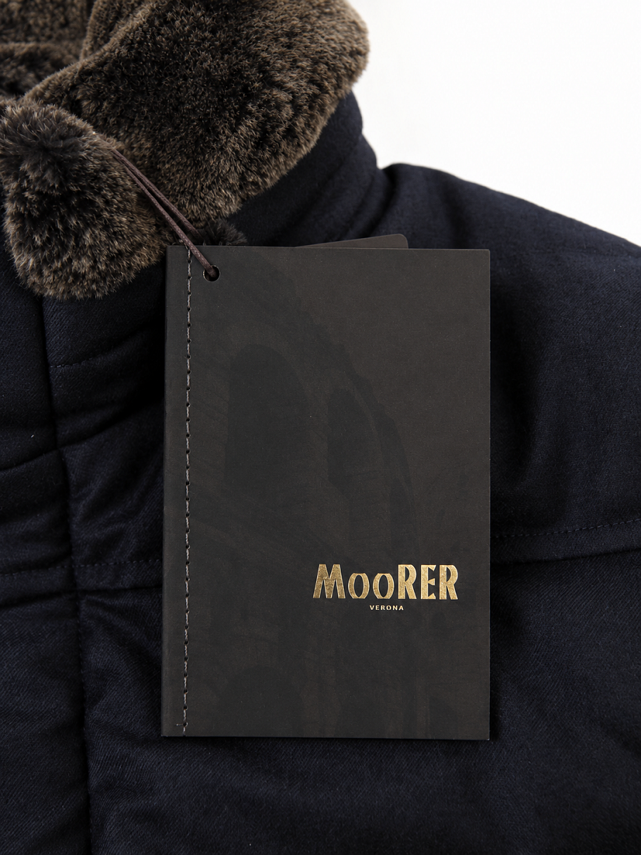 Мужской бомбер-пуховик MooRer FANTONI OSL темно-синий — фирменная бирка MooRER