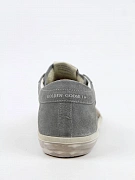 Кеды женские Golden Goose Super‑Star серо‑голубые замшевые с красной звездой — вид сзади