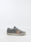 Кеды женские Golden Goose Super‑Star серо‑голубые замшевые с красной звездой — вид сбоку