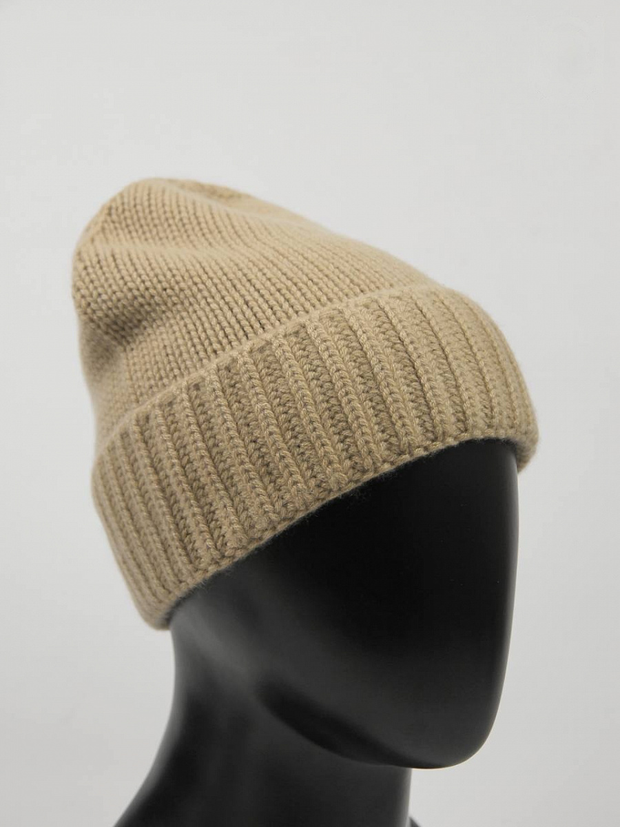 Мужская шапка Moorer BERET-CWS с отворотом бежевая, кашемир — посадка на манекене