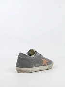 Кеды женские Golden Goose Super‑Star серо‑голубые замшевые с красной звездой — вид сзади сбоку