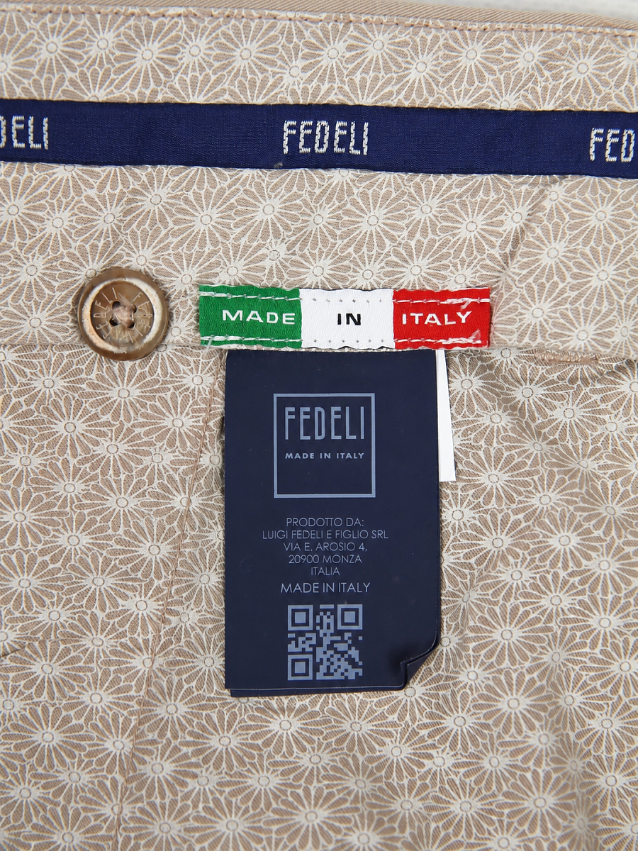 Мужские брюки чинос Fedeli бежевые, хлопок/эластан — внутренняя отделка и фирменная этикетка FEDELI
