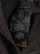 Мужская ветровка Loro Piana Bomber Solaire коричневая, темно-синяя лен — внутренняя маркировка с размером и информацией об изделии