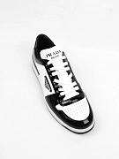 Мужские кроссовки Prada чёрно‑белые лаковые — вид сверху