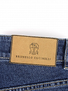 Джинсы мужские Brunello Cucinelli Iconic Fit синие варёные — фирменный патч