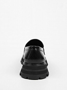 Женские лоферы Alexander McQueen, кожа — вид сзади