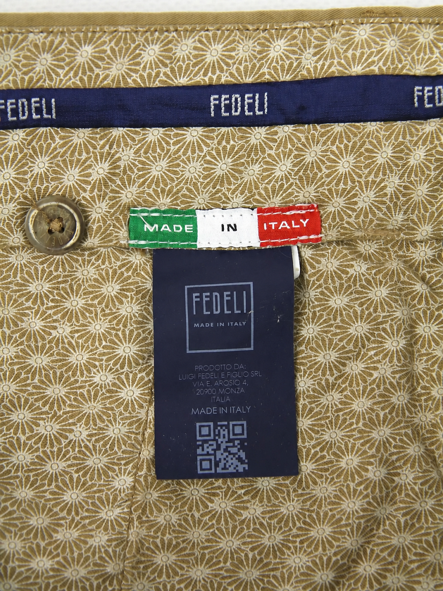 Мужские брюки чинос Fedeli горчичные, хлопок/эластан — внутренняя отделка и фирменная этикетка FEDELI