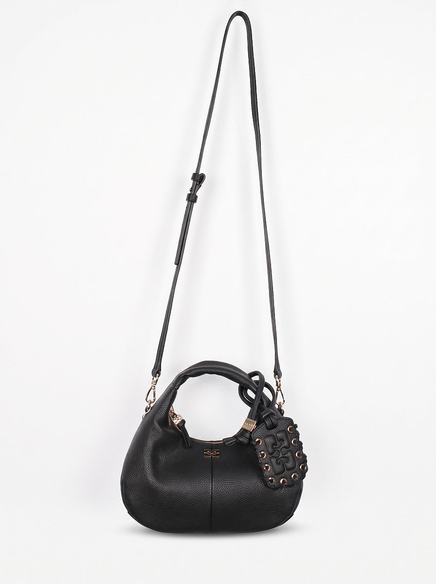Женская сумка Ganni Hobo Bag черная — вид с плечевым ремнем
