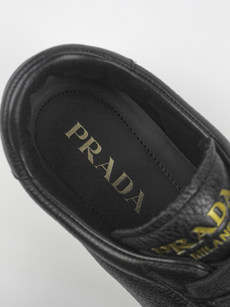 Мужские кожаные кеды Prada черные — стелька с логотипом Prada