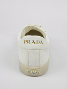 Мужские кожаные кеды Prada белые — вид сзади