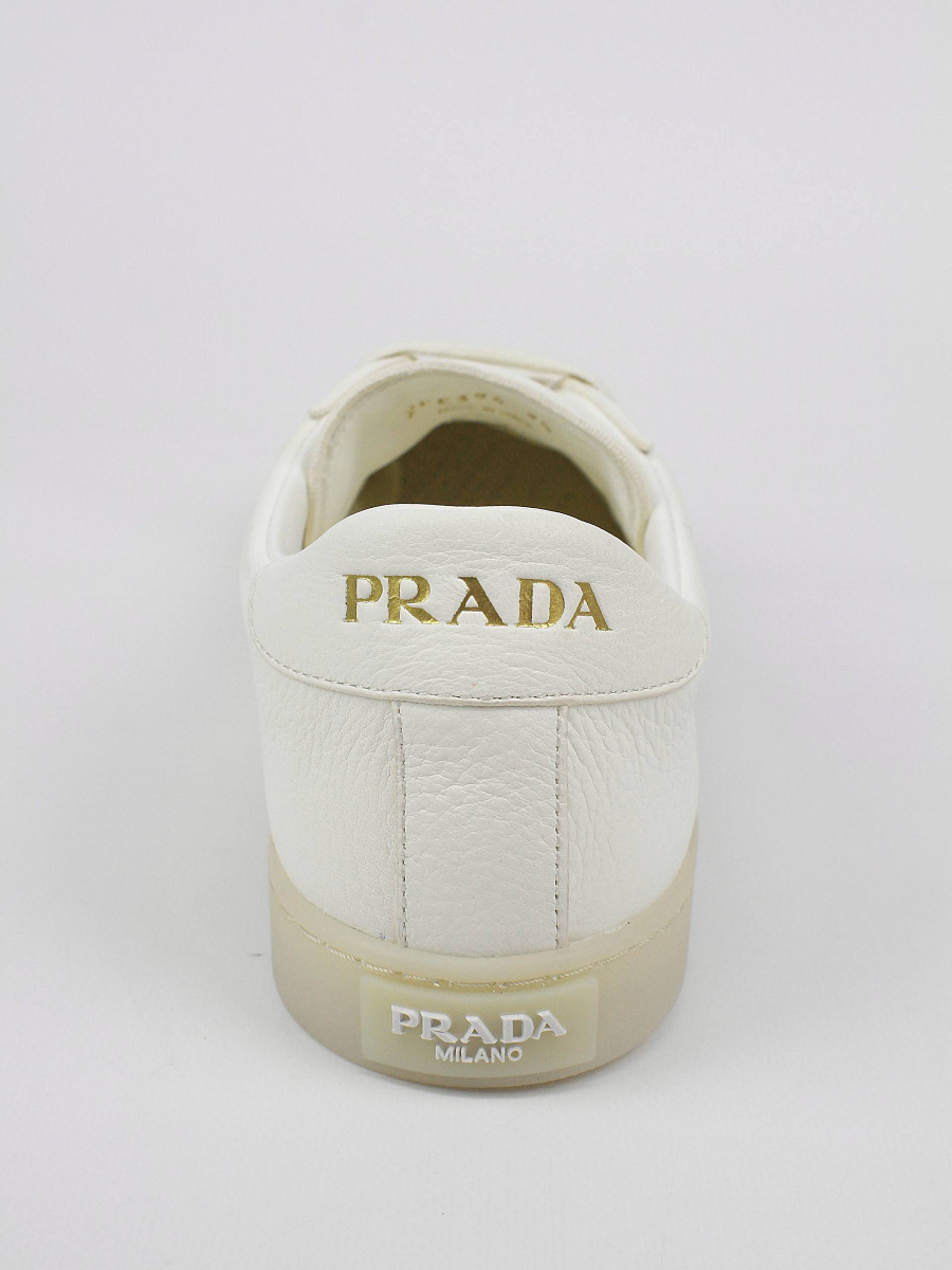 Мужские кожаные кеды Prada белые — вид сзади