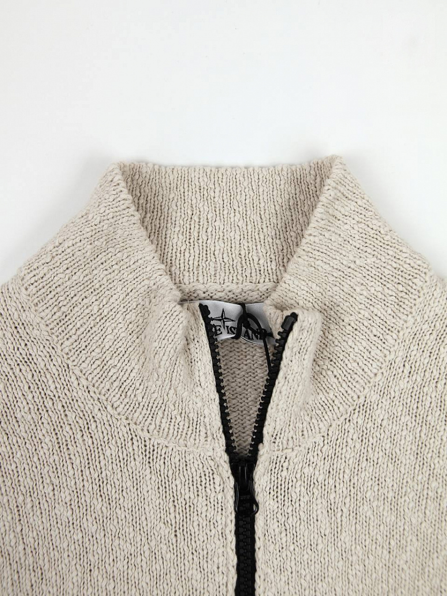 Мужской джемпер Stone Island молочный,  хлопок/лен — воротник-стойка с застежкой на молнии
