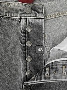 Мужские джинсы Brunello Cucinelli Iconic Fit серый деним — застежка на пуговицах