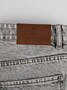 Мужские джинсы Brunello Cucinelli серые Traditional Fit хлопок — фирменный патч