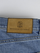 Джинсы мужские Brunello Cucinelli Iconic Fit голубые — фирменный патч