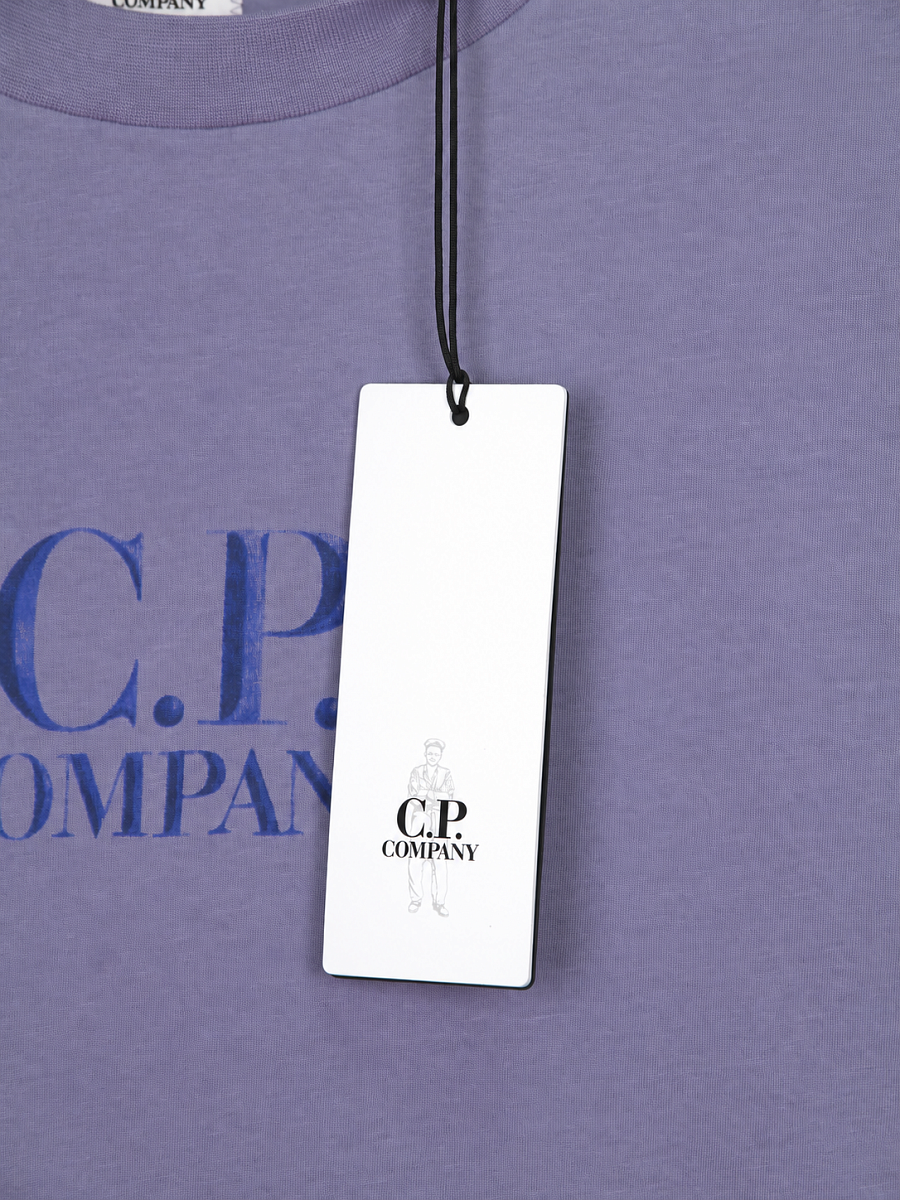 Мужская футболка C.P. Company сиреневая, хлопок — фирменная бирка C.P. Company