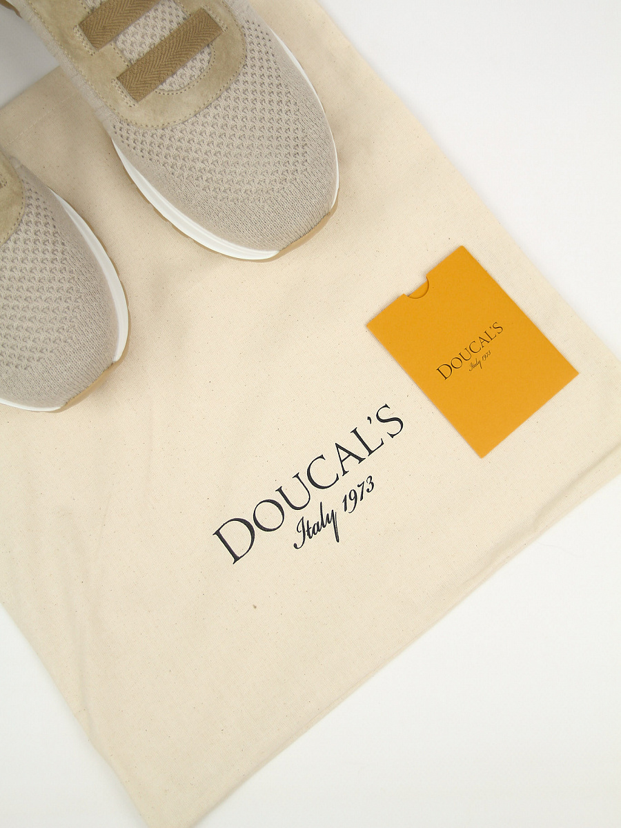 Мужские кроссовки Doucals текстиль‑замша бежевые — фирменный пыльник Doucal's